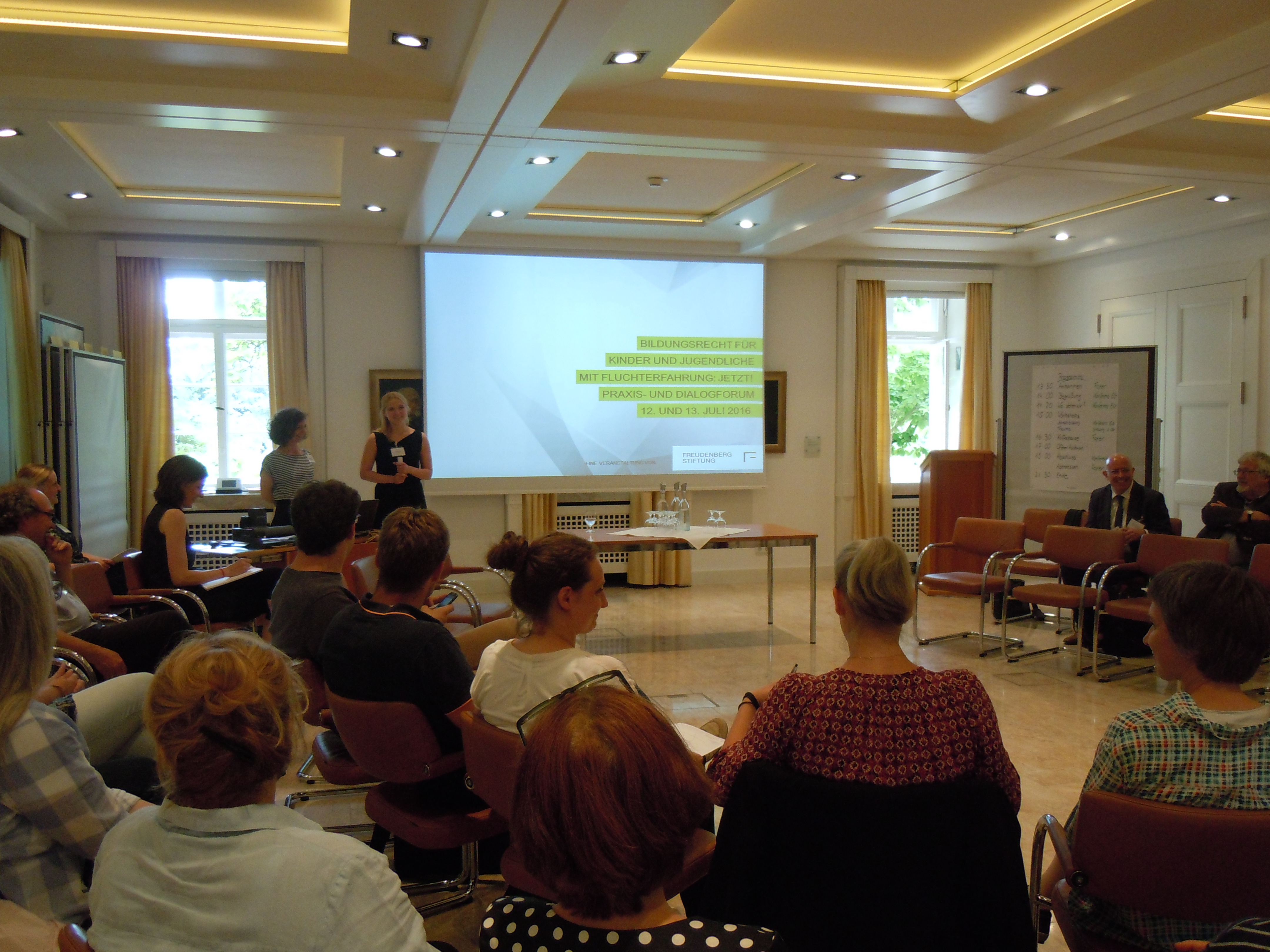 Vertreter*innen aller 17 Pilotprojekte trafen sich im Hermannshof in Weinheim. (Foto: Sabrina Wangenheim)